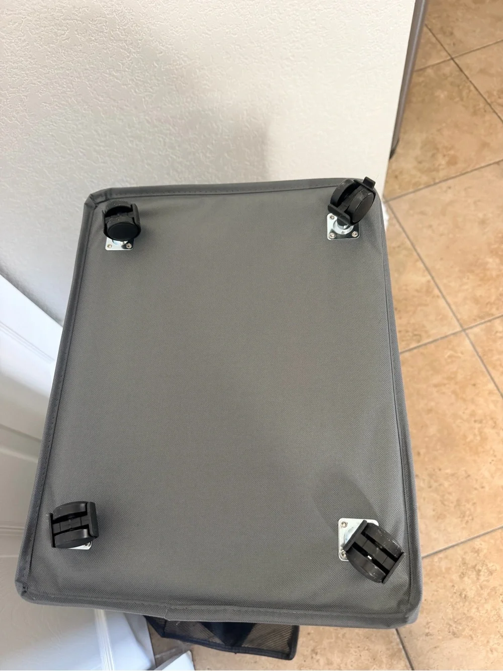 N/A laundry basket